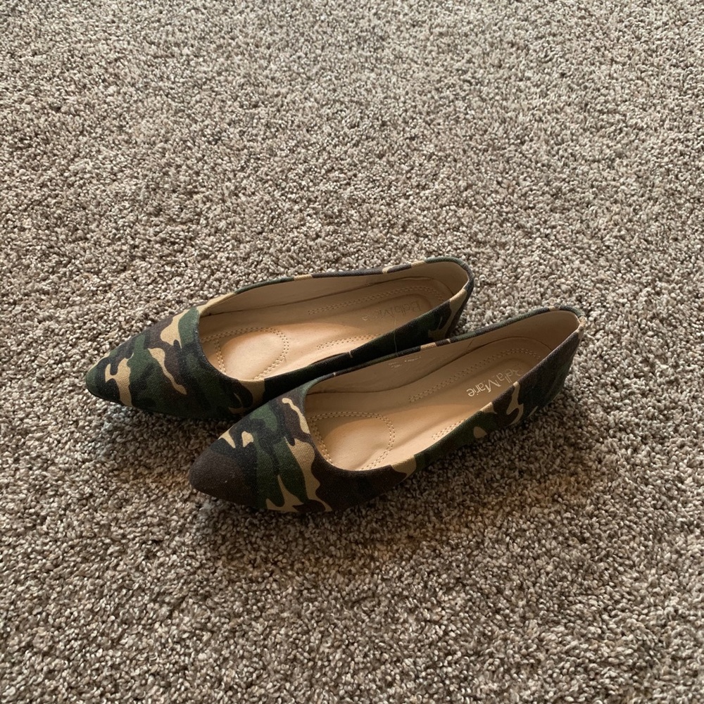 Camo Print Flats Sz 9